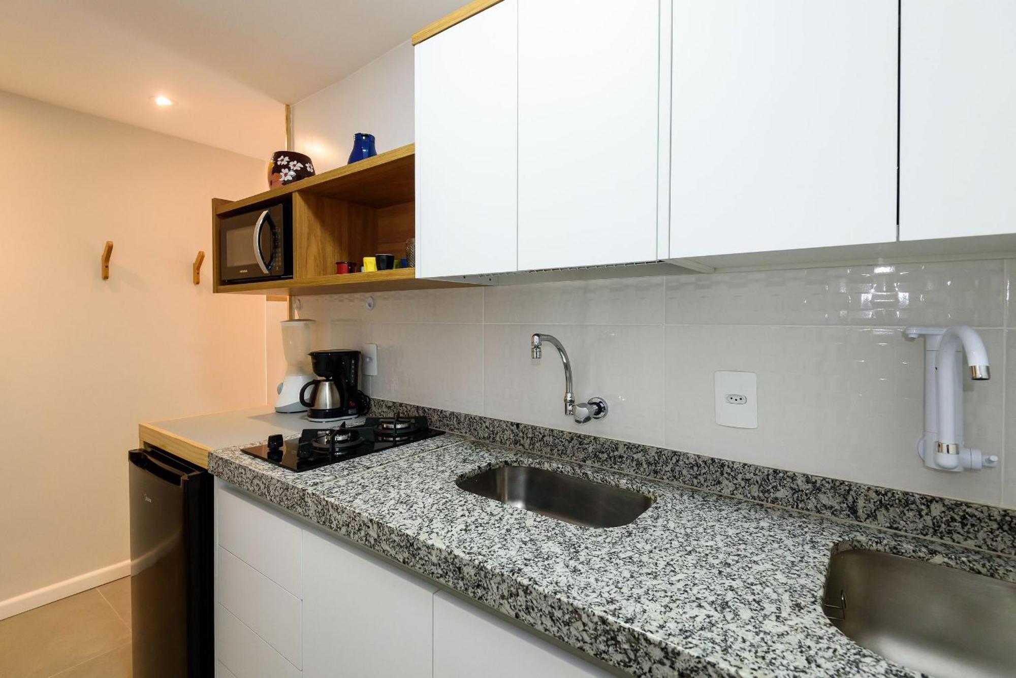 Apartamento Estudio C/ Varanda A 200m Da | Cdm 13/907