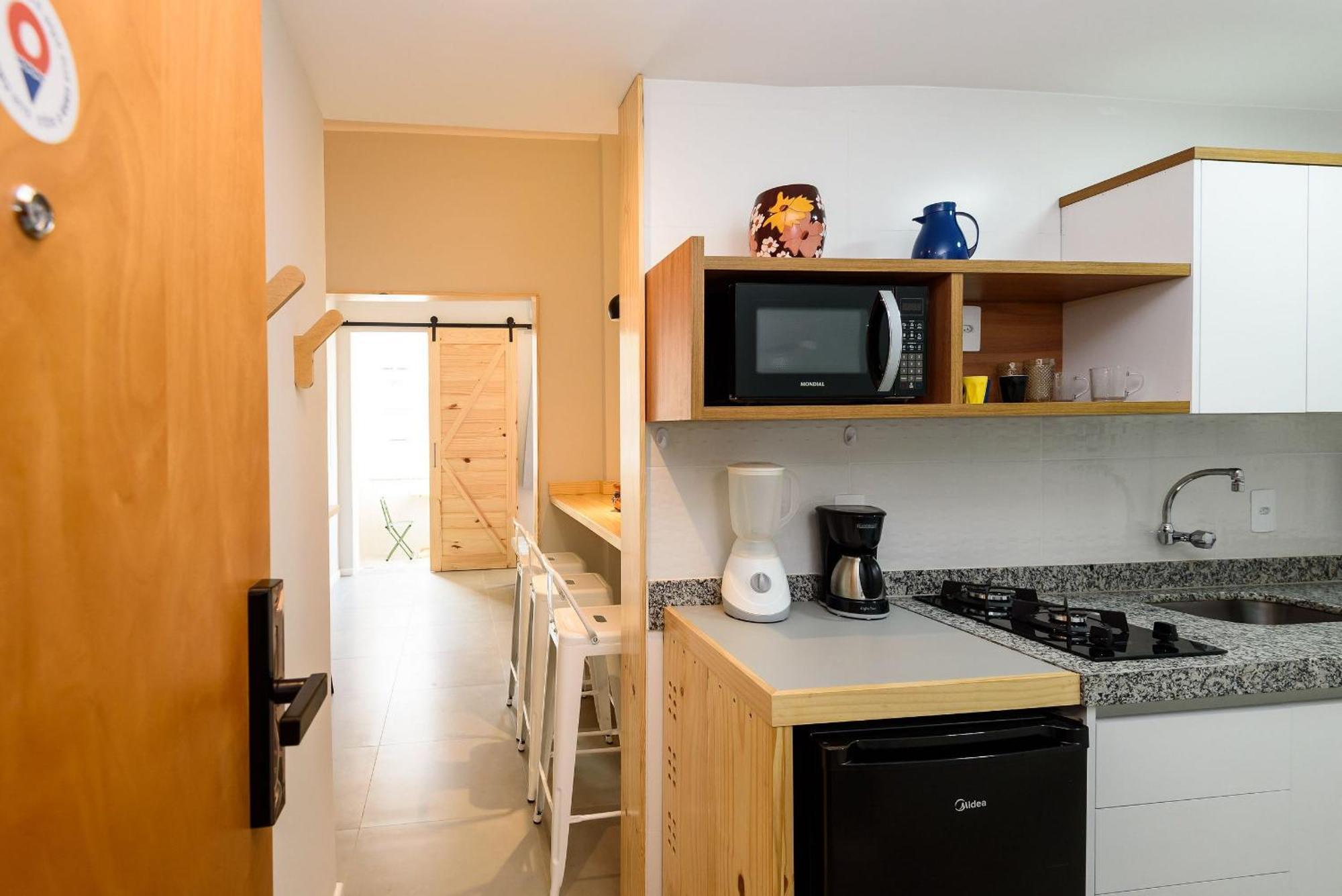 Estudio C/ Varanda A 200m Da | Cdm 13/907 Apartamento